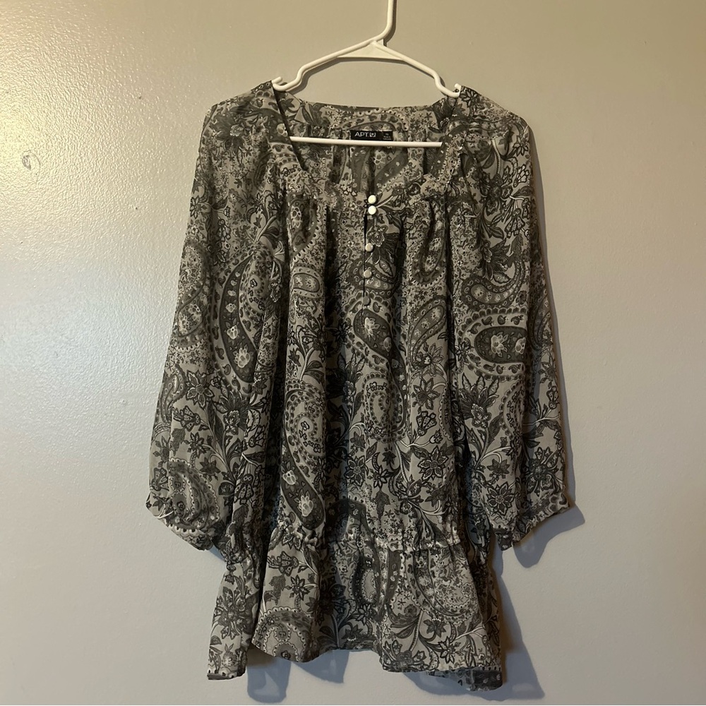 Apt. 9 Black‎ and Gray Paisley Flowy Boho Top with delicate ruffle waist